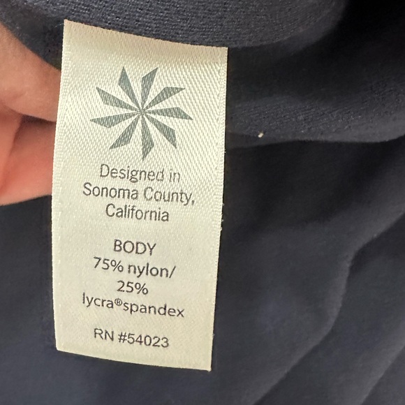 Athleta Salutation Navy Blue High Rise Crop Capri Blue medium - Picture 9 of 13